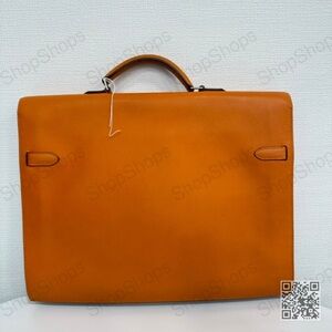 Elegant Tan Leather Briefcase